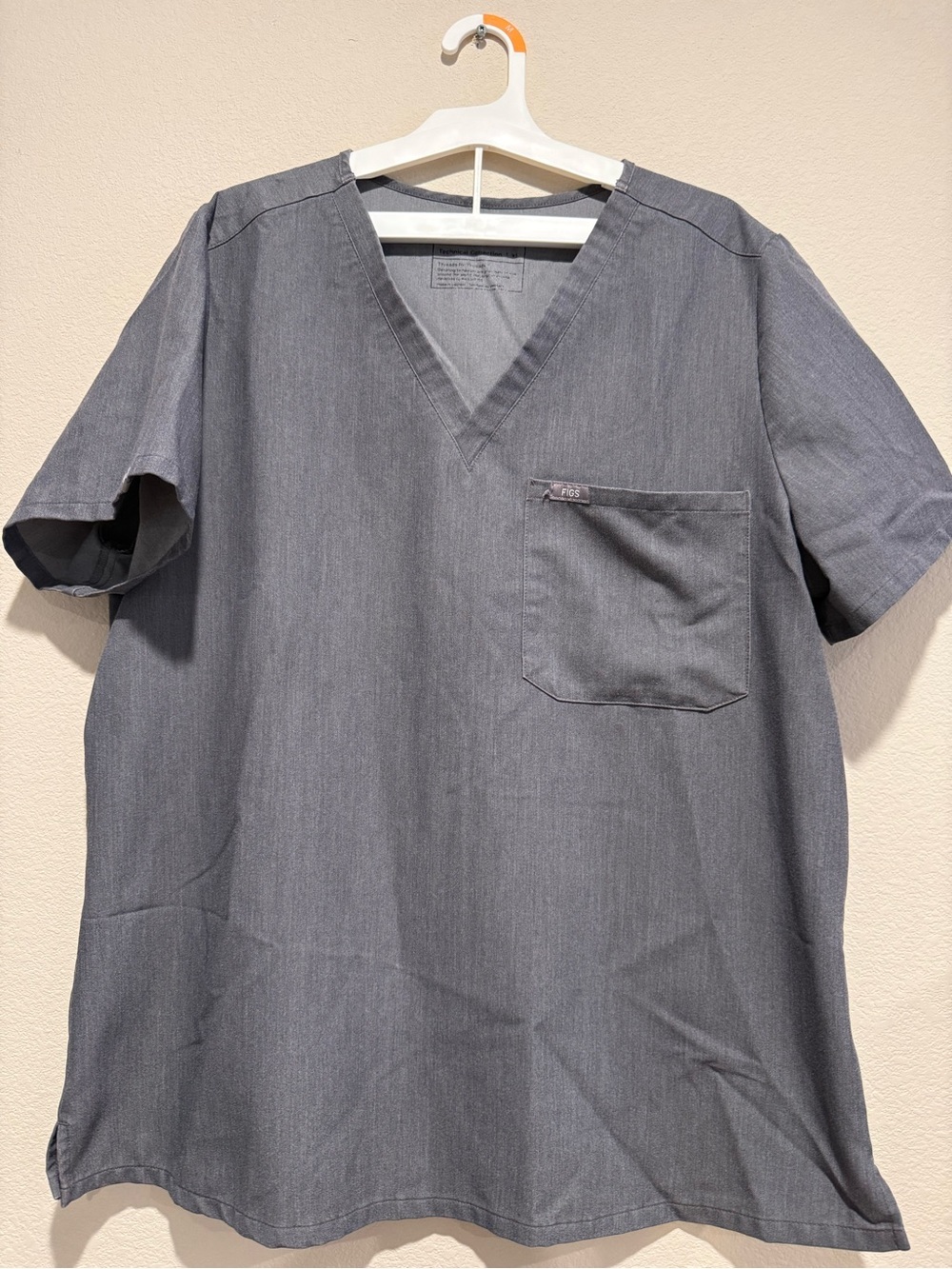 Figs Women’s Short Sleeve V-Neck Scrub Top - Charcoal Gray
